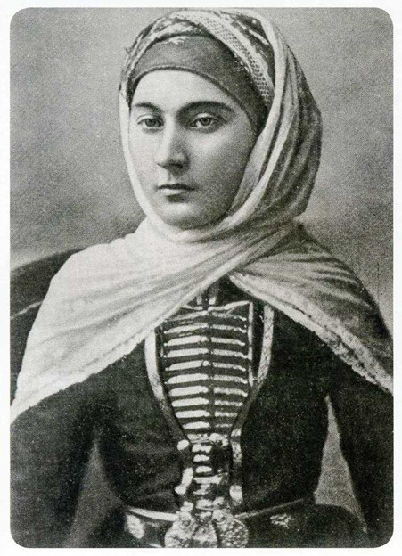 Праздничный наряд карачаевской женщины, XIX в.